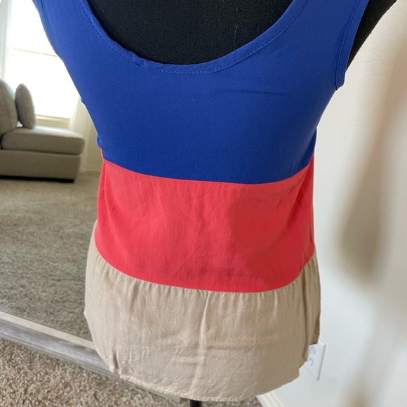 Bright colored freeway tank top with pocket, size small. - Picture 2 of 4